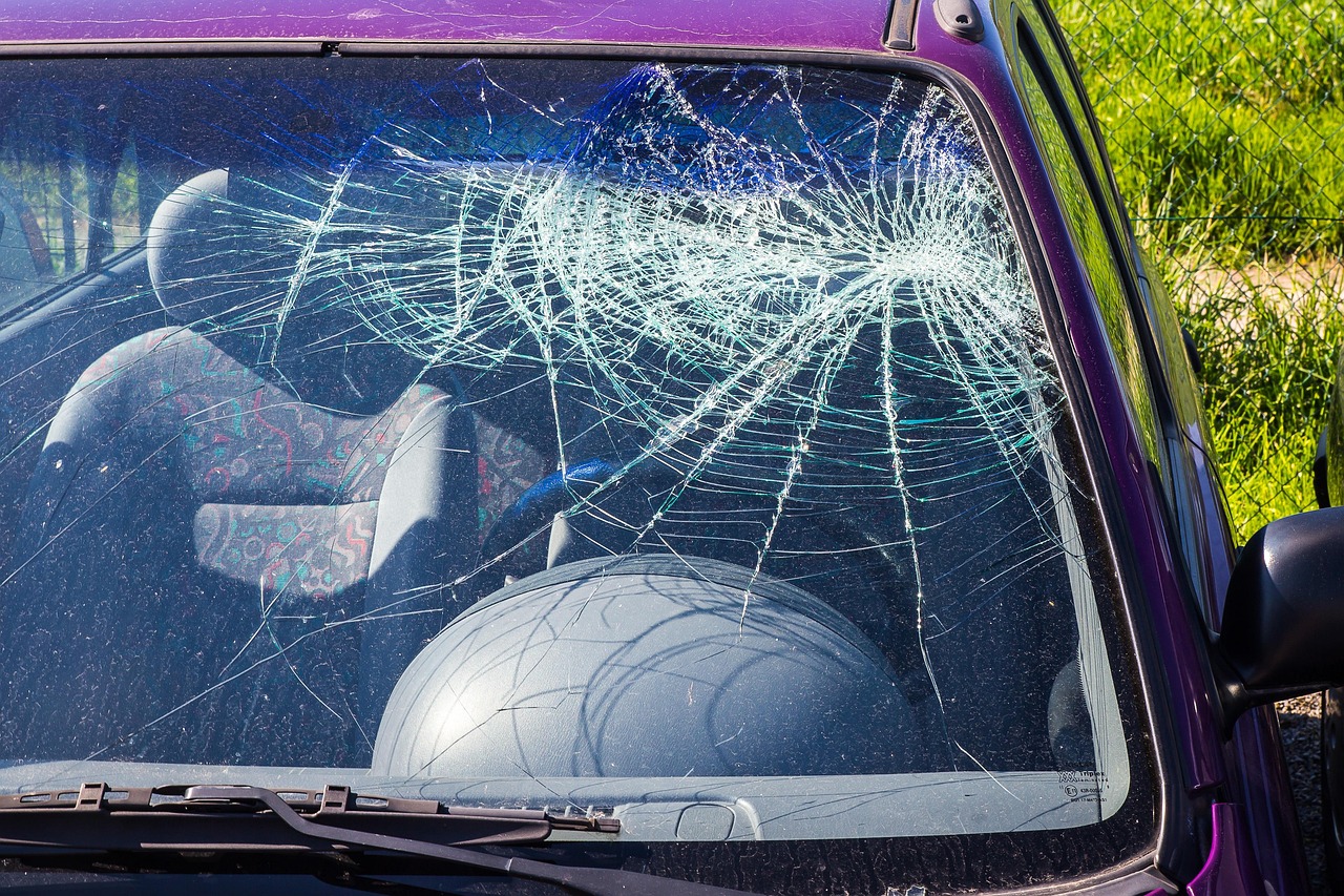 car-accident-2273475_1280